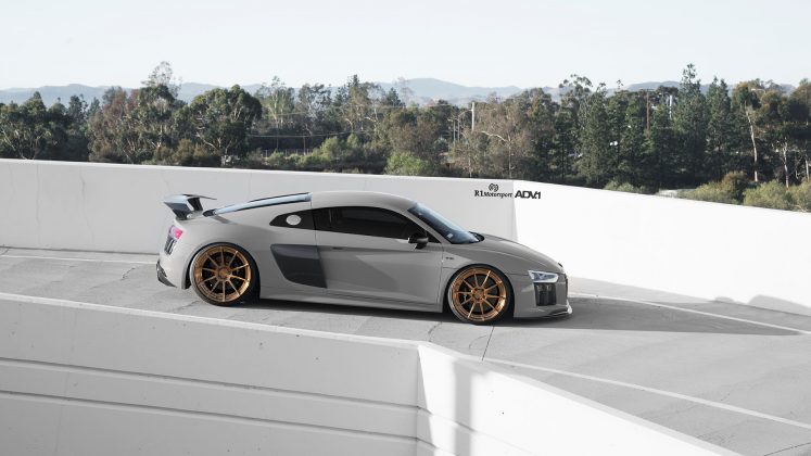 R8 V10 Plus