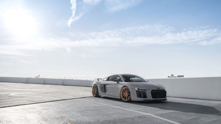 R8 V10 Plus