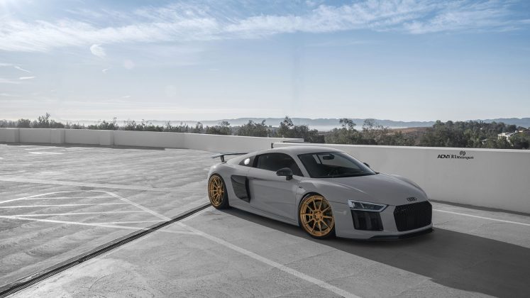 R8 V10 Plus