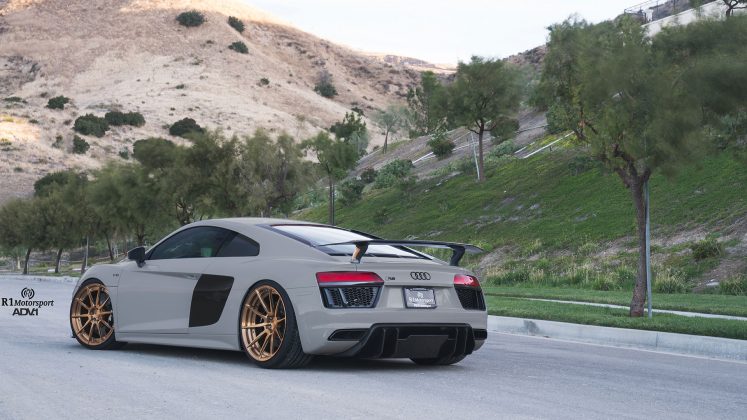 R8 V10 Plus