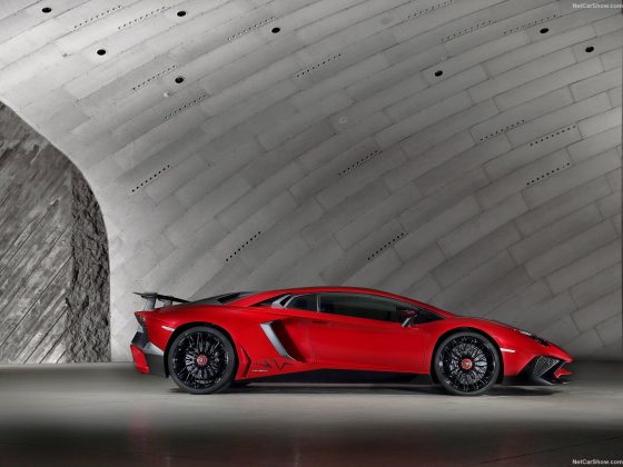 Aventador SV