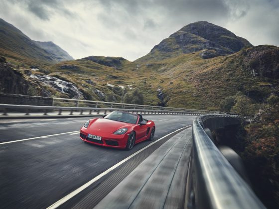 718 T